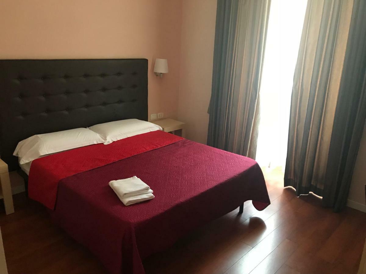 Elle Cavour Guest House Рим Экстерьер фото