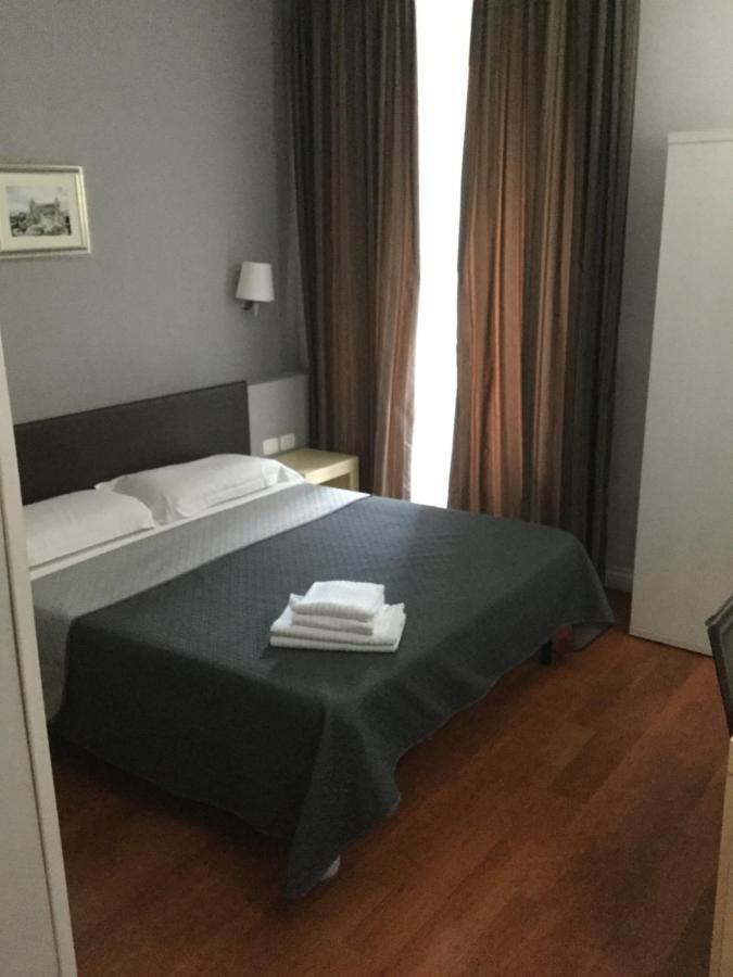 Elle Cavour Guest House Рим Экстерьер фото